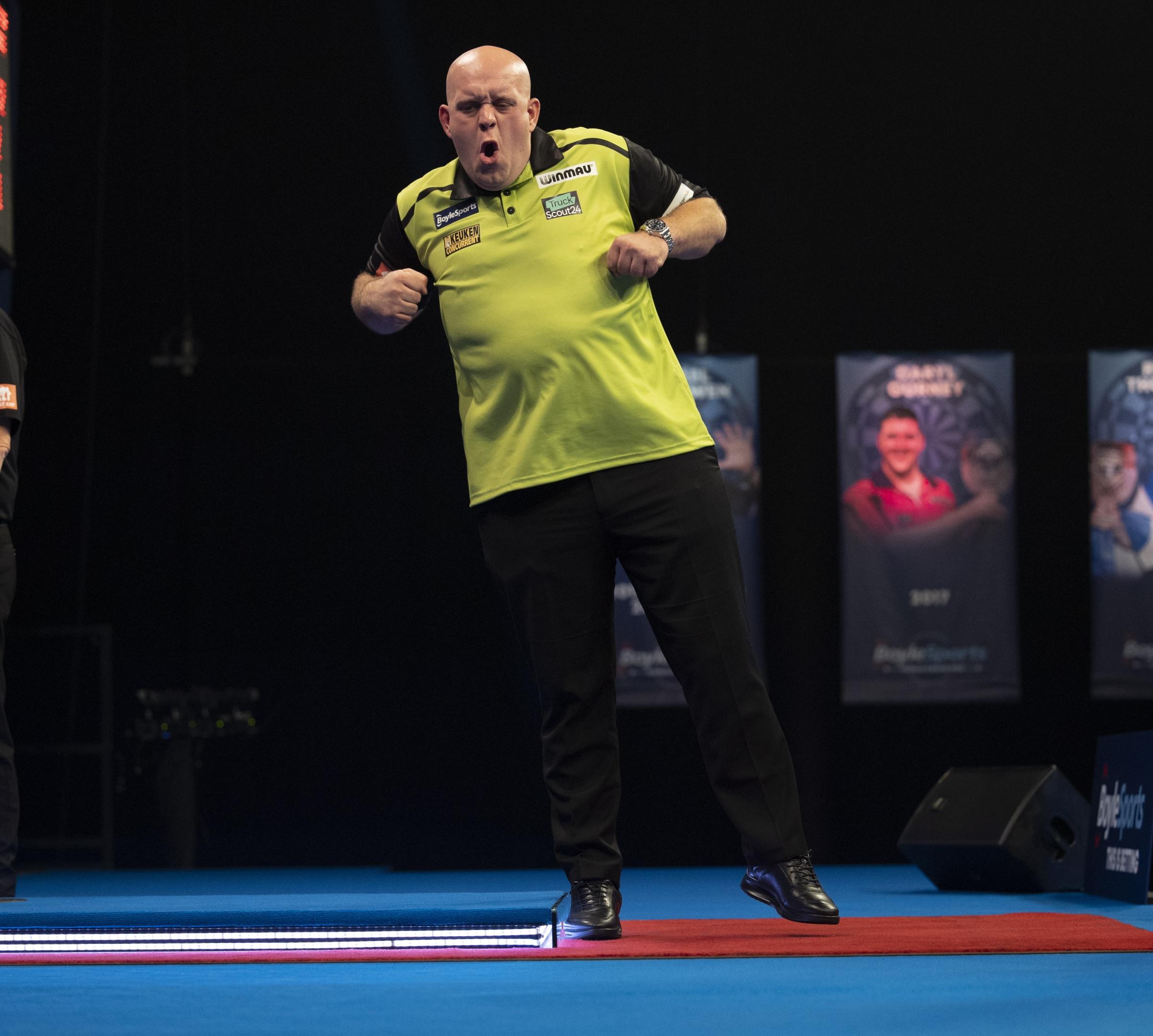 Van Gerwen wins lastleg thriller against Ratajski on Night One PDC