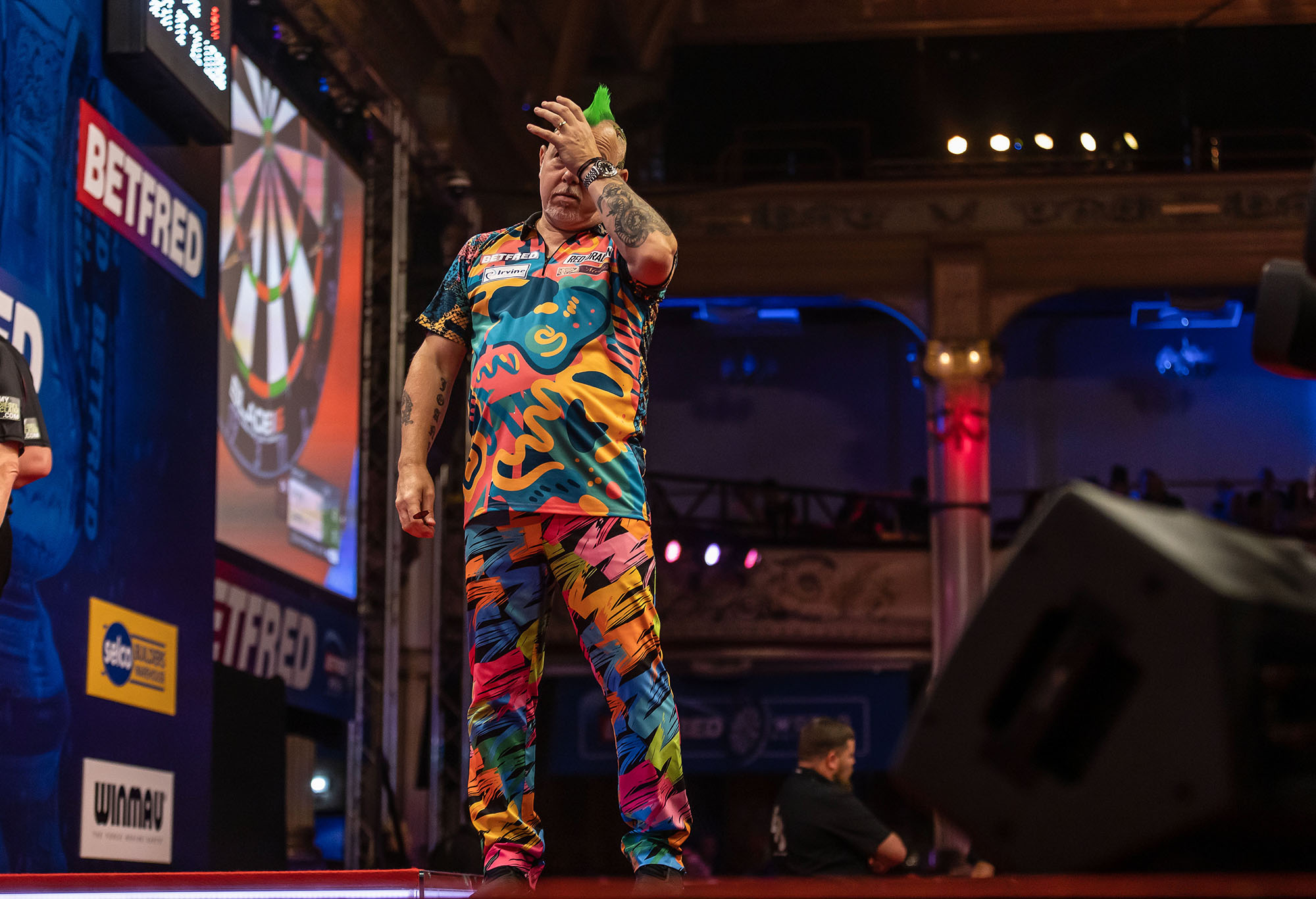 Wright & Van den Bergh exit; Humphries defeats Dirk in a thriller PDC