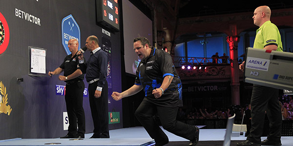 Adrian Lewis, Michael van Gerwen (Lawrence Lustig, PDC)