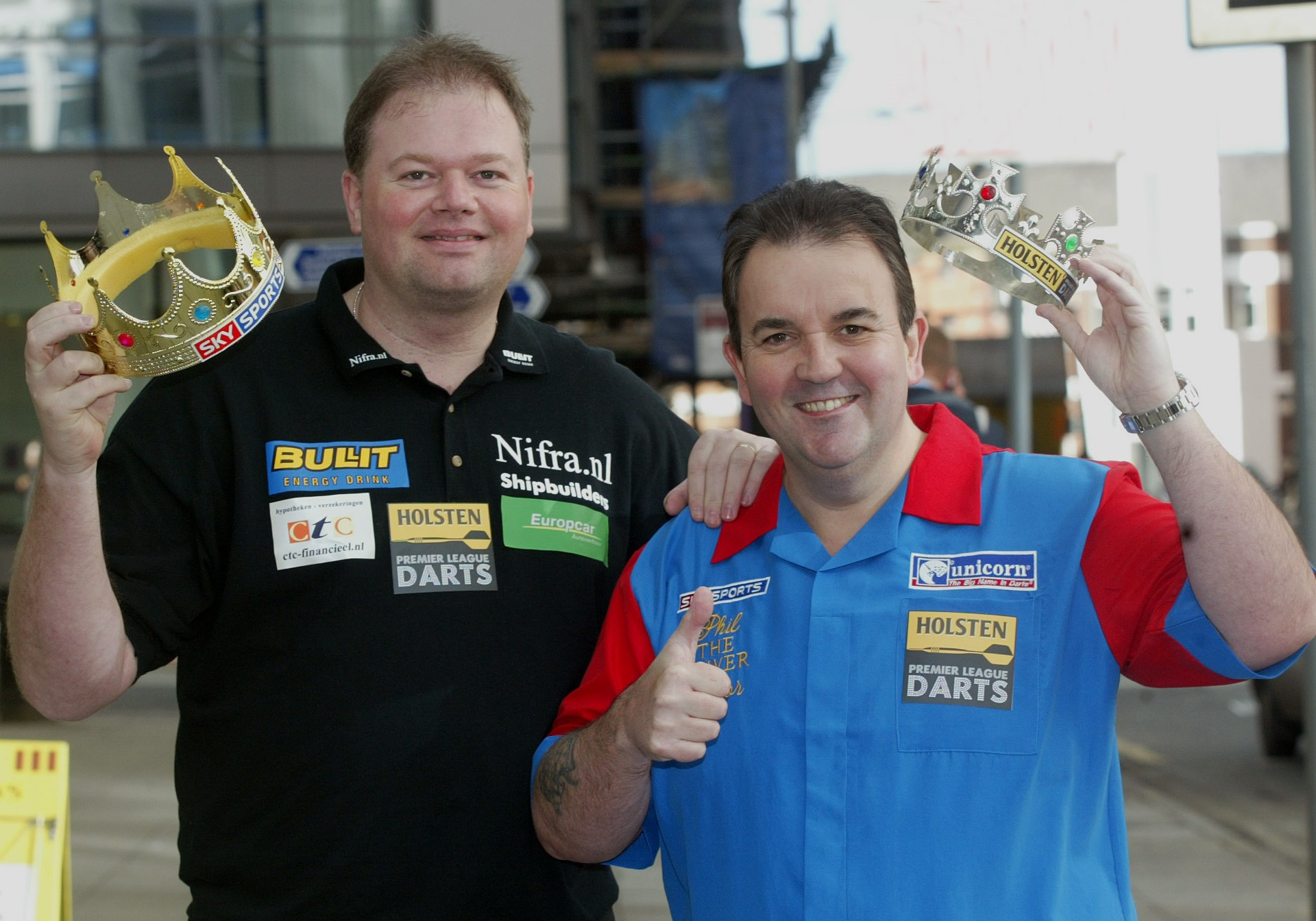 2006 - Raymond van Barneveld joins the PDC