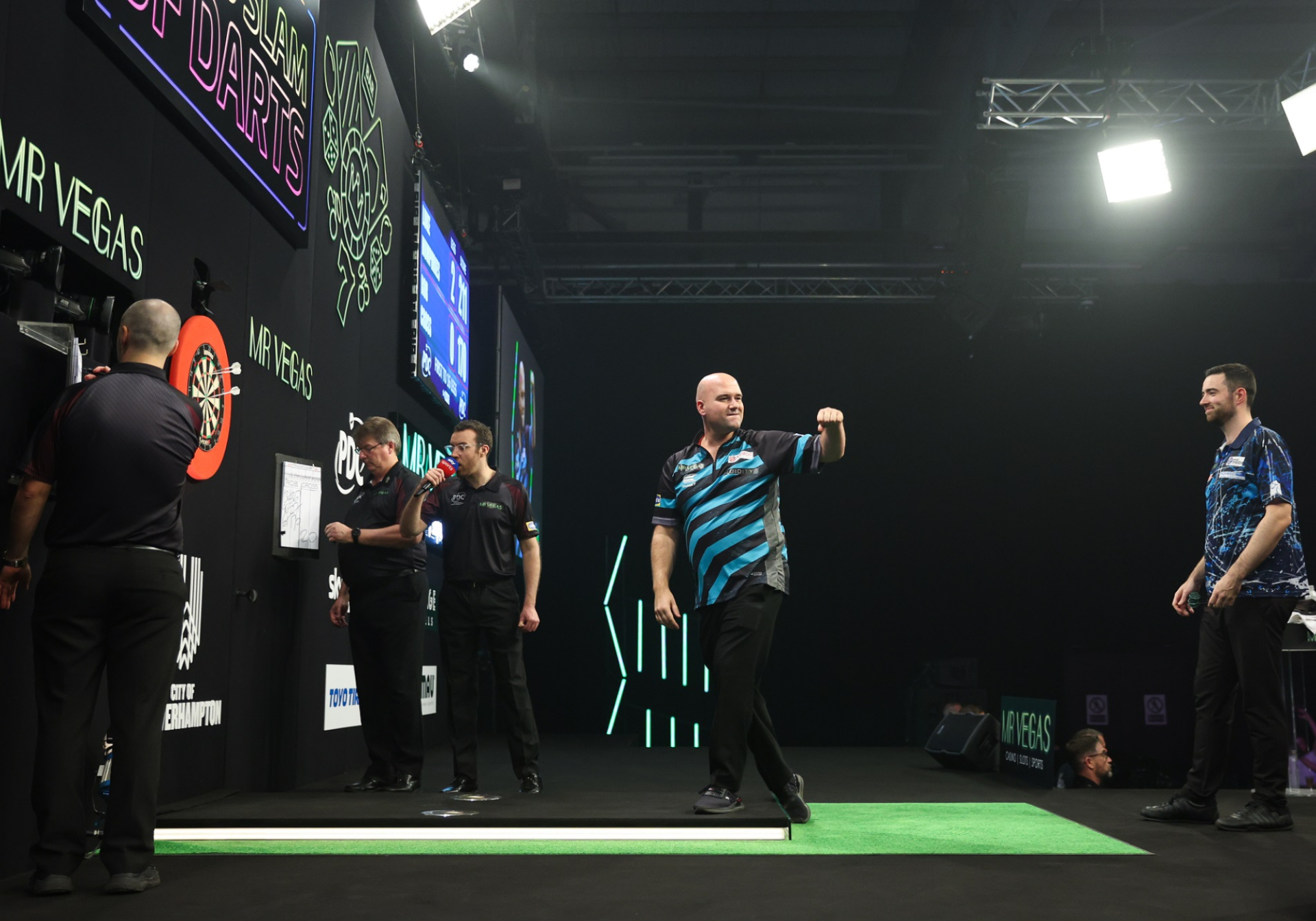 Unstoppable Humphries Races To Mr Vegas Grand Slam Of Darts Title | PDC