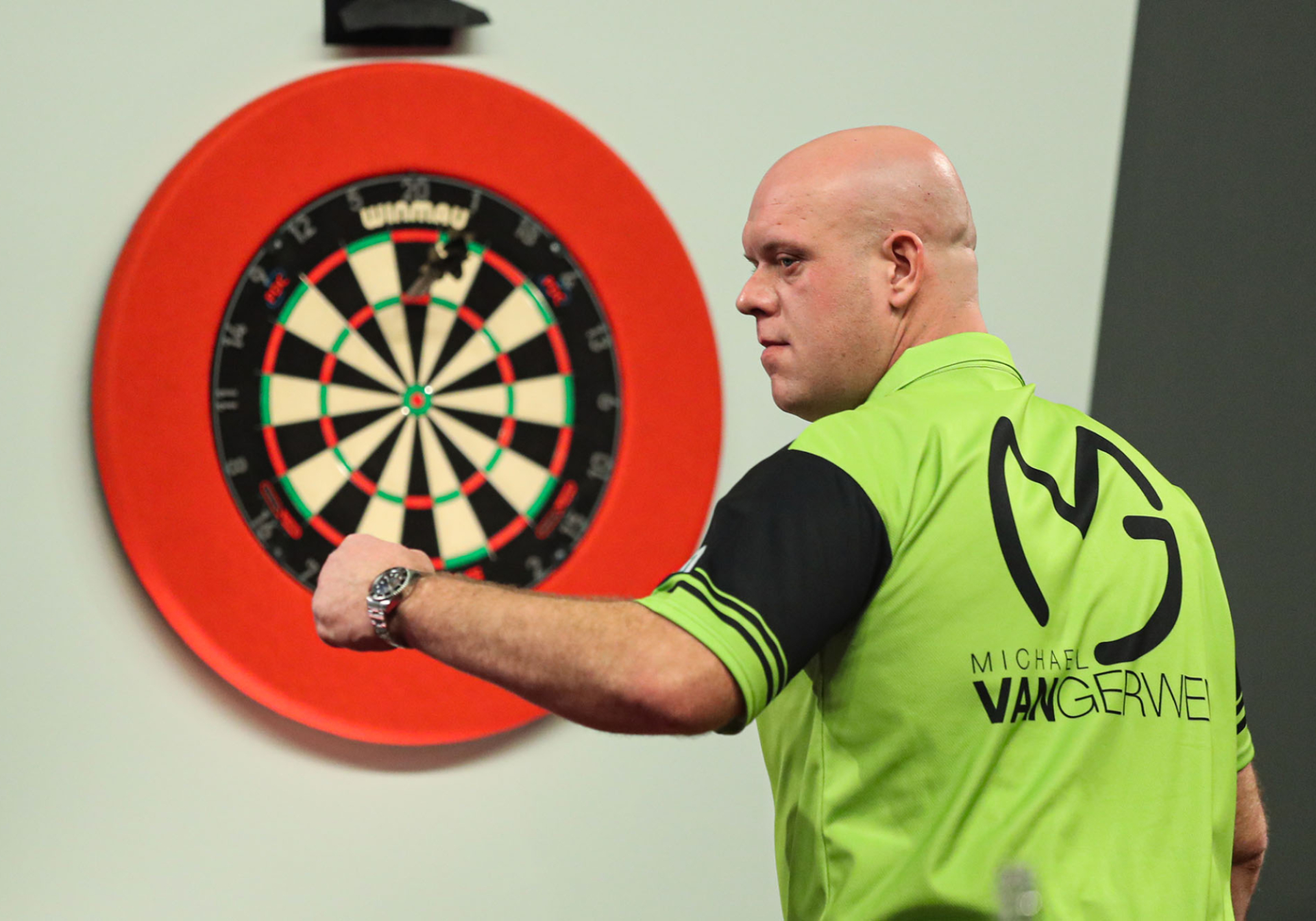 Nine-dart Smith Stuns Van Gerwen To Become World Champion | PDC