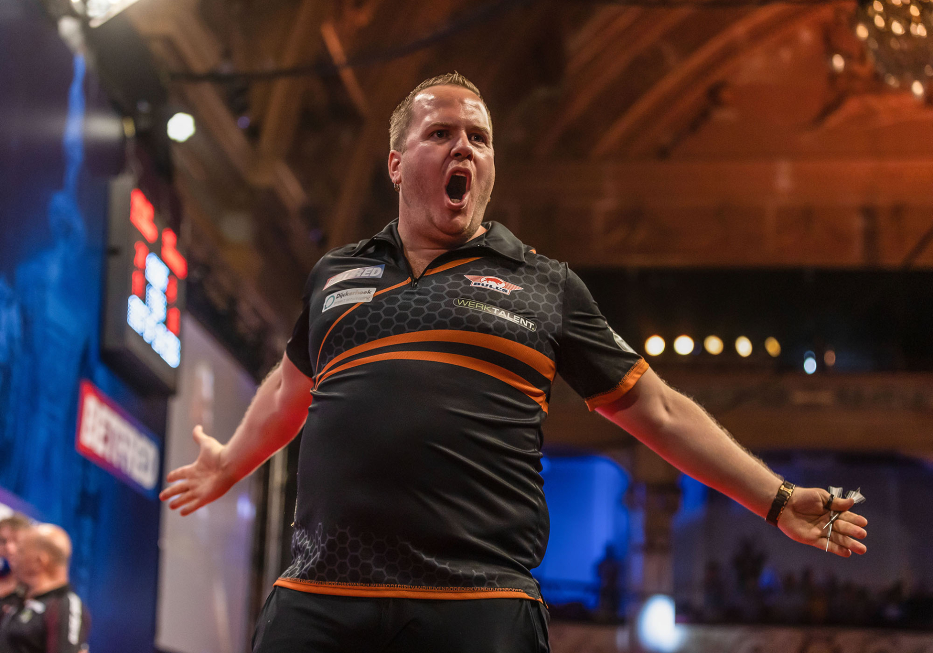 Dolan Causes Astonishing Upset To Dethrone Van Gerwen In Blackpool | PDC