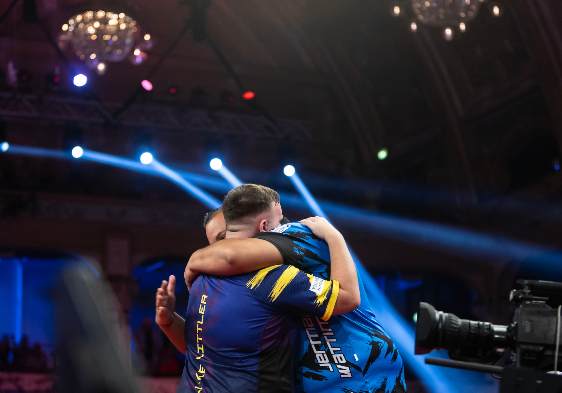 Luke Littler and Jermaine Wattimena