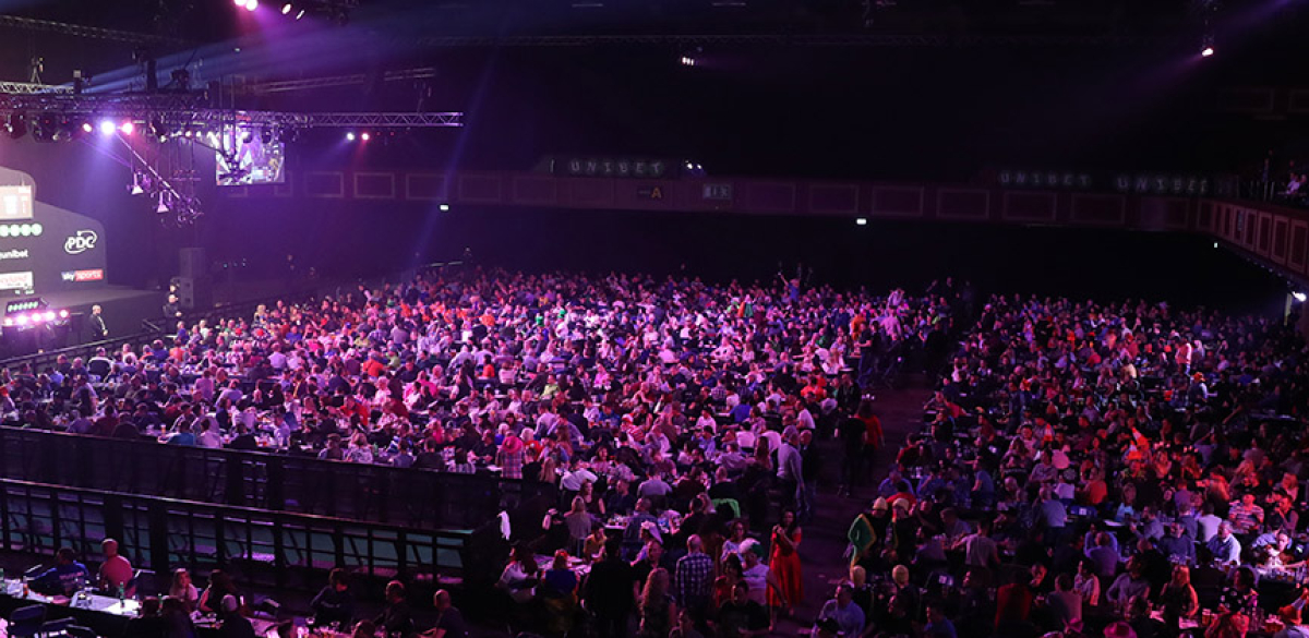 World Grand Prix crowd (Lawrence Lustig, PDC)